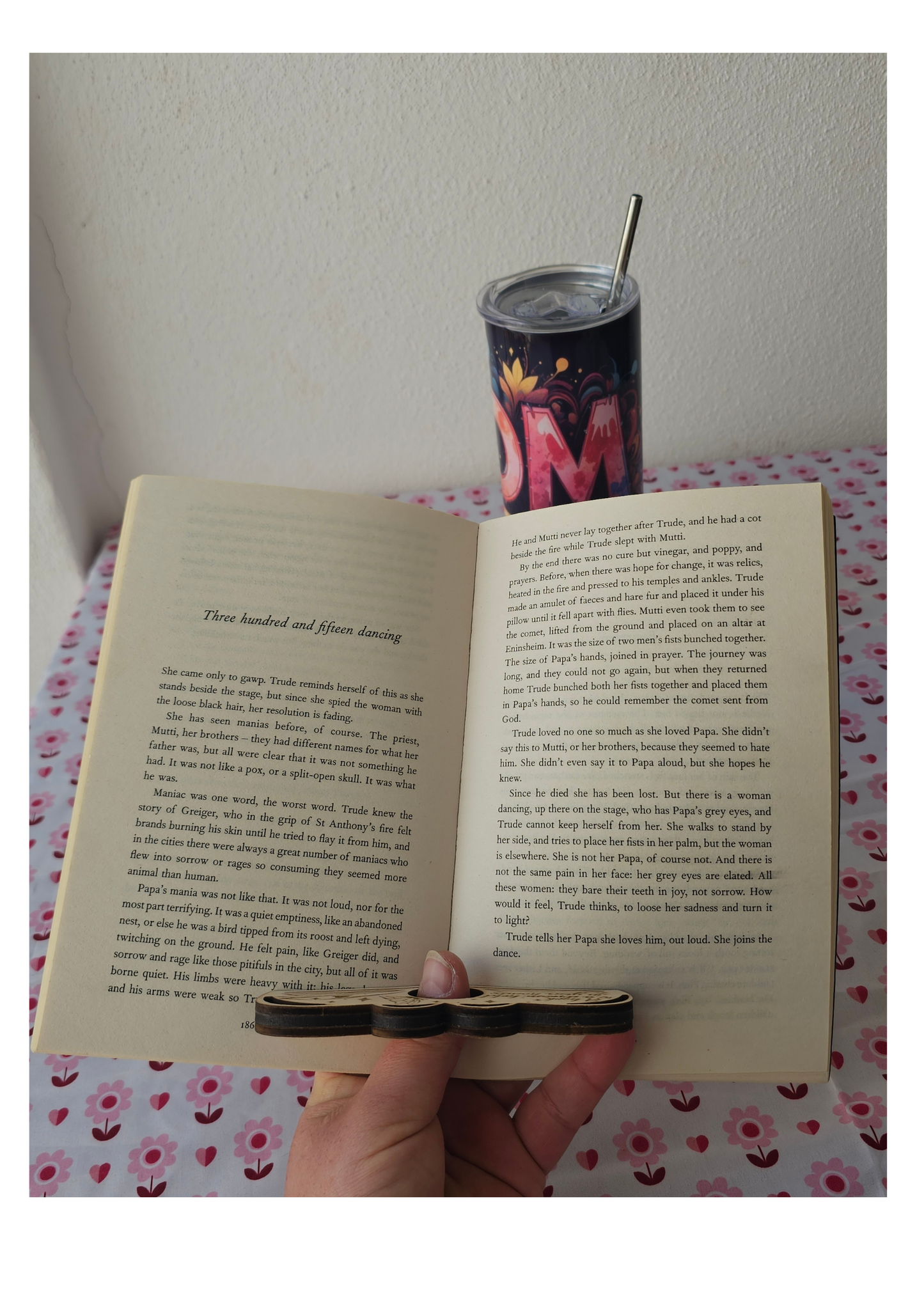 Dream Reader Quote Book Buddy – Wooden Page Holder for Comfortable Reading