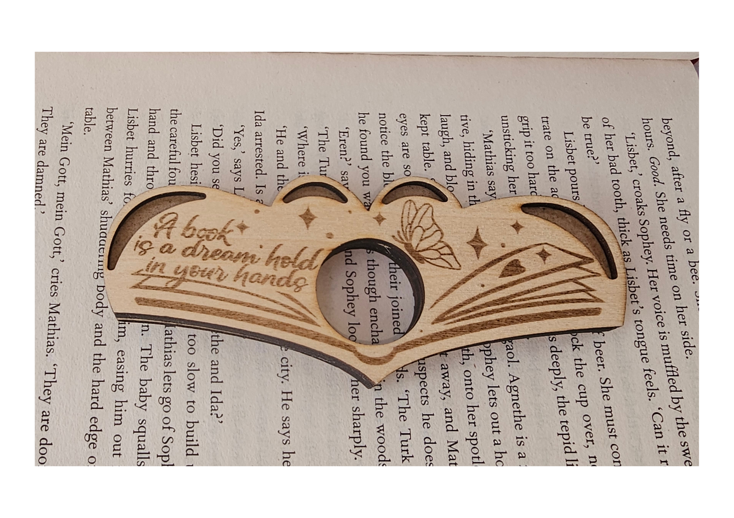 Dream Reader Quote Book Buddy – Wooden Page Holder for Comfortable Reading