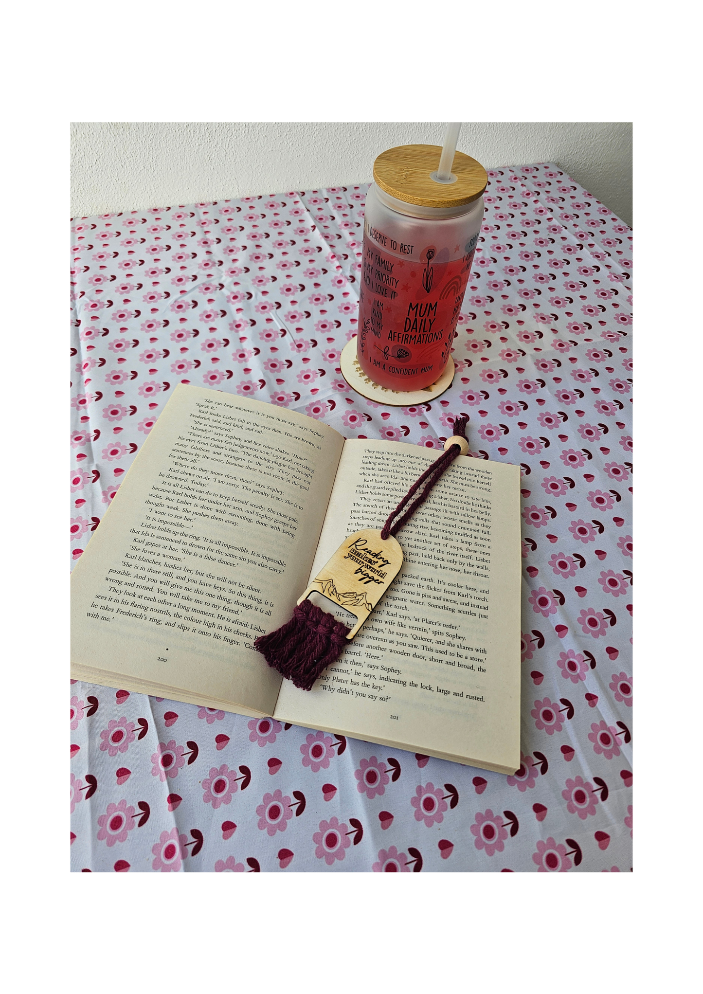 Reading Makes Your World Bigger - Macramé Wooden Bookmark