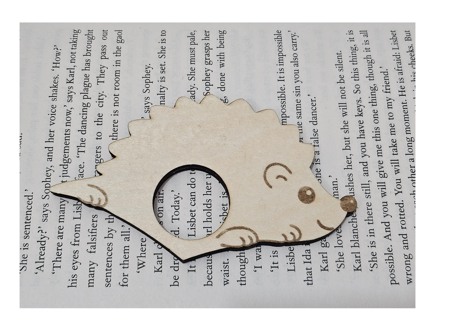 Henry the Hedgehog – Wooden Page Holder for Comfortable Reading
